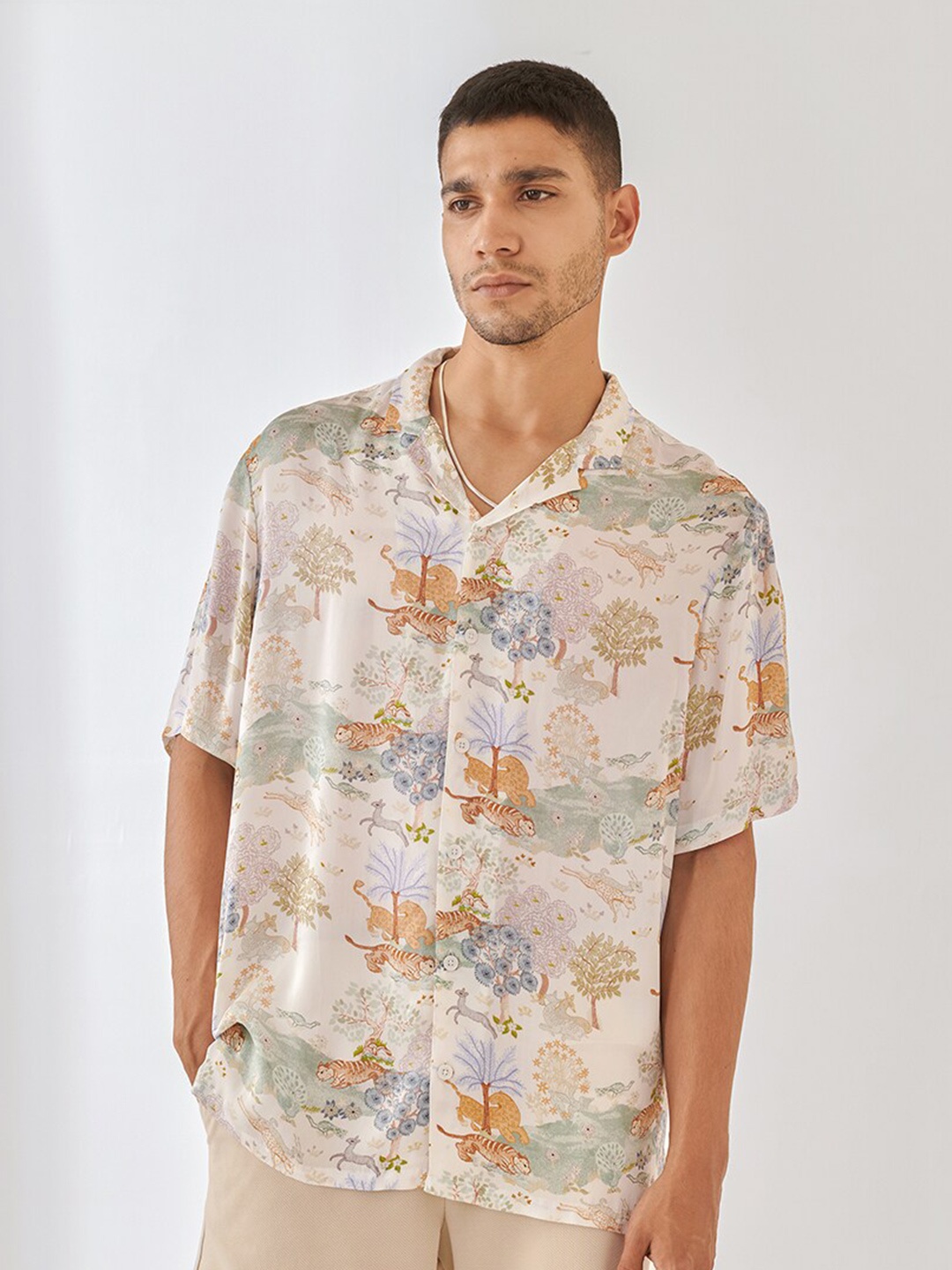 

QB MEN Classic Fit Floral Printed Cuban Collar Casual Oversized Silk Shirt, White