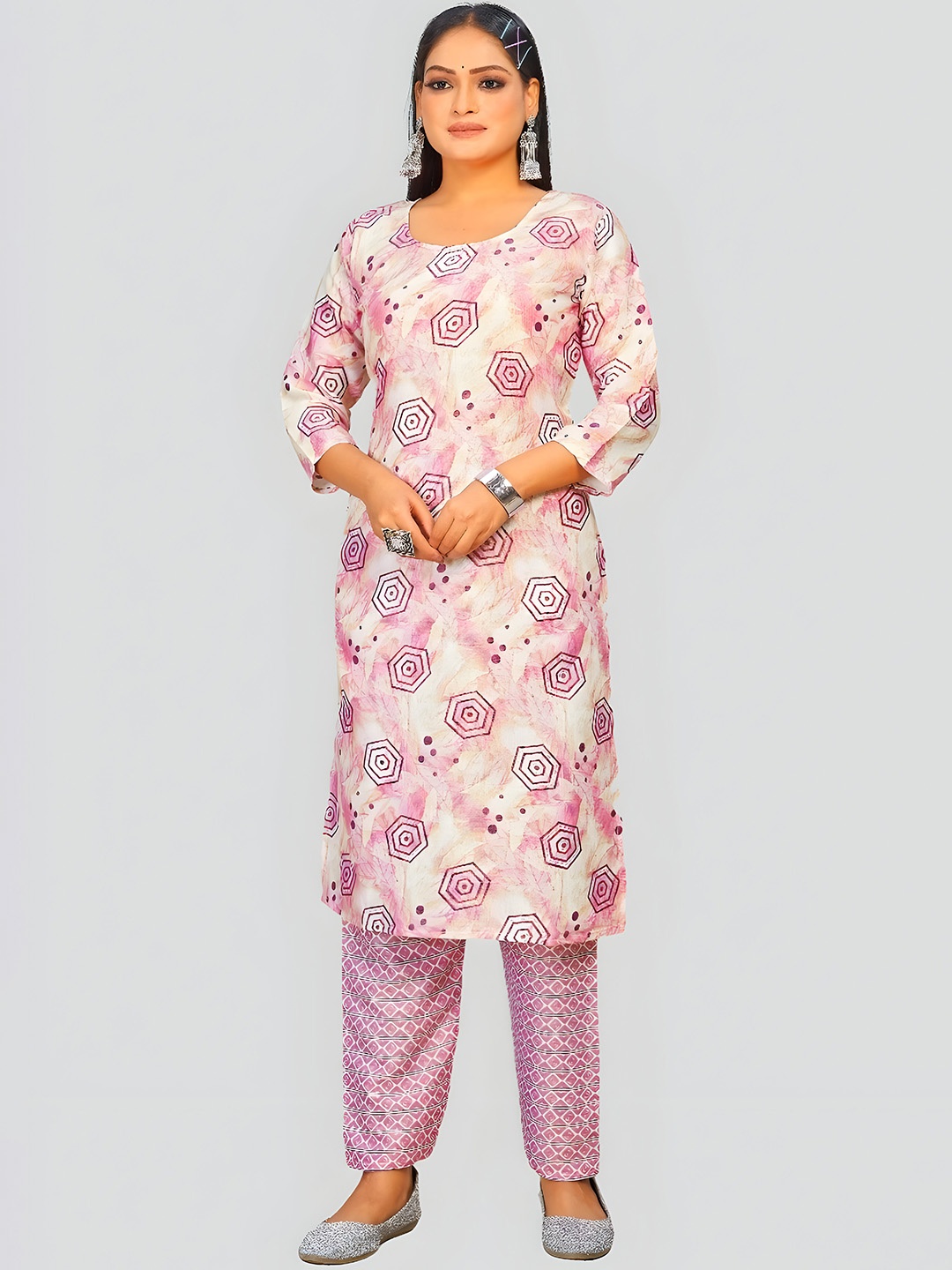 

SANJANA SILK Geometric Printed Regular Kurta with Trousers, Pink