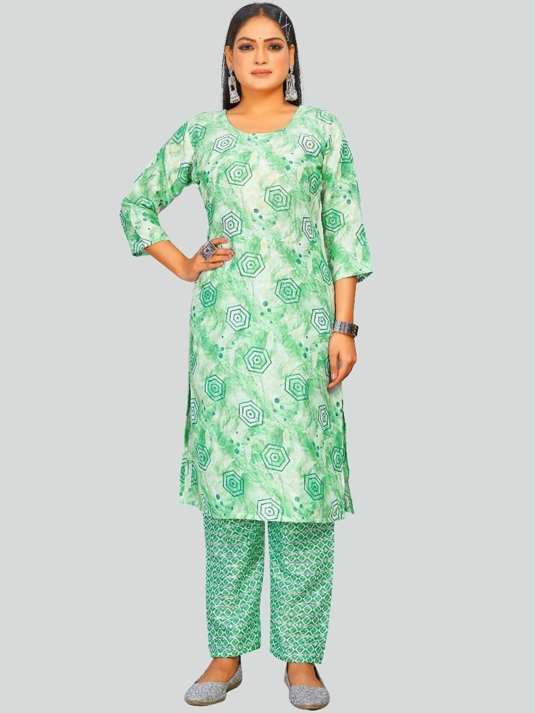

SANJANA SILK Geometric Printed Regular Kurta with Trousers, Green