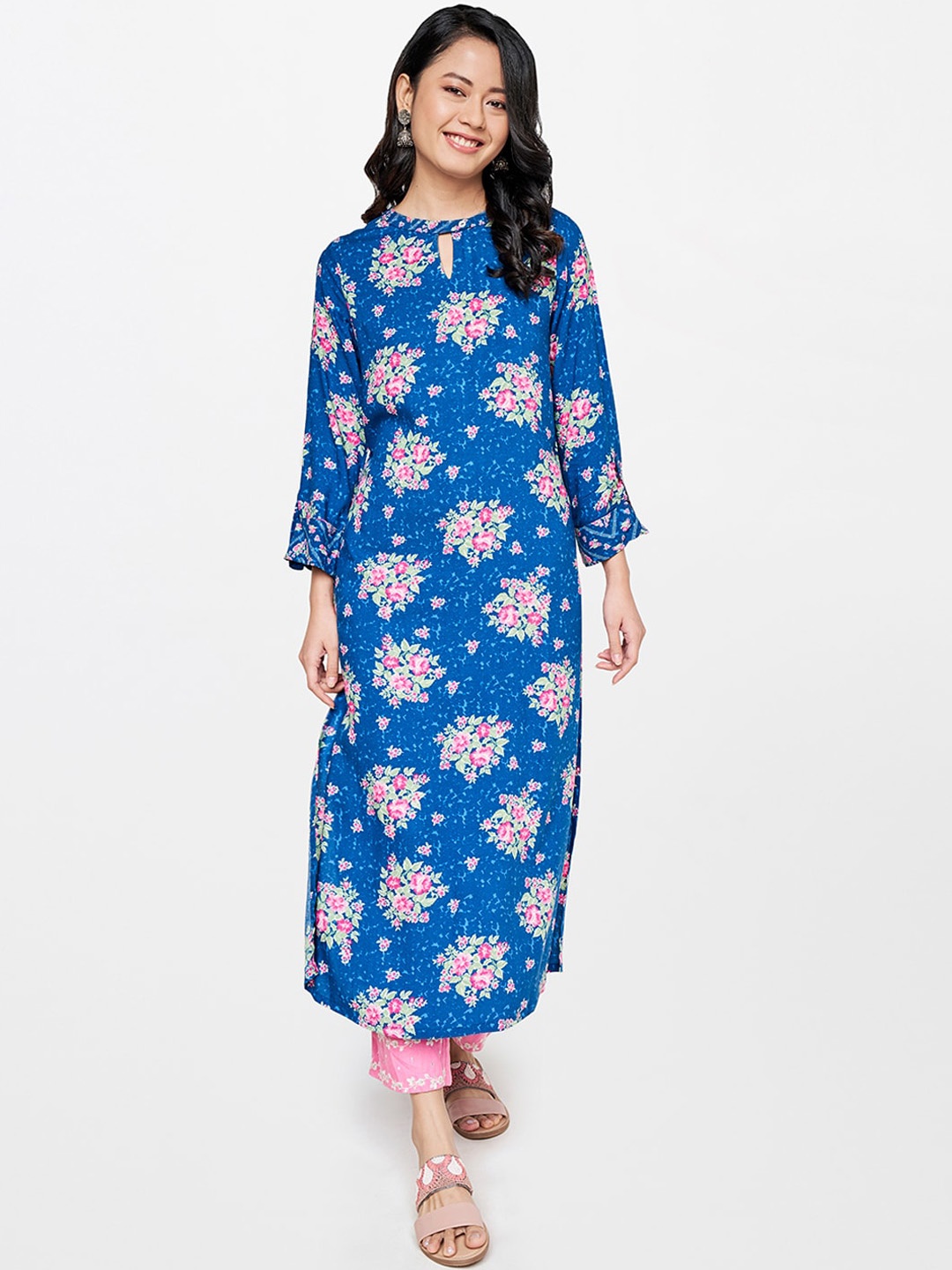 

Global Desi Floral Printed Keyhole Neck Kurta, Blue
