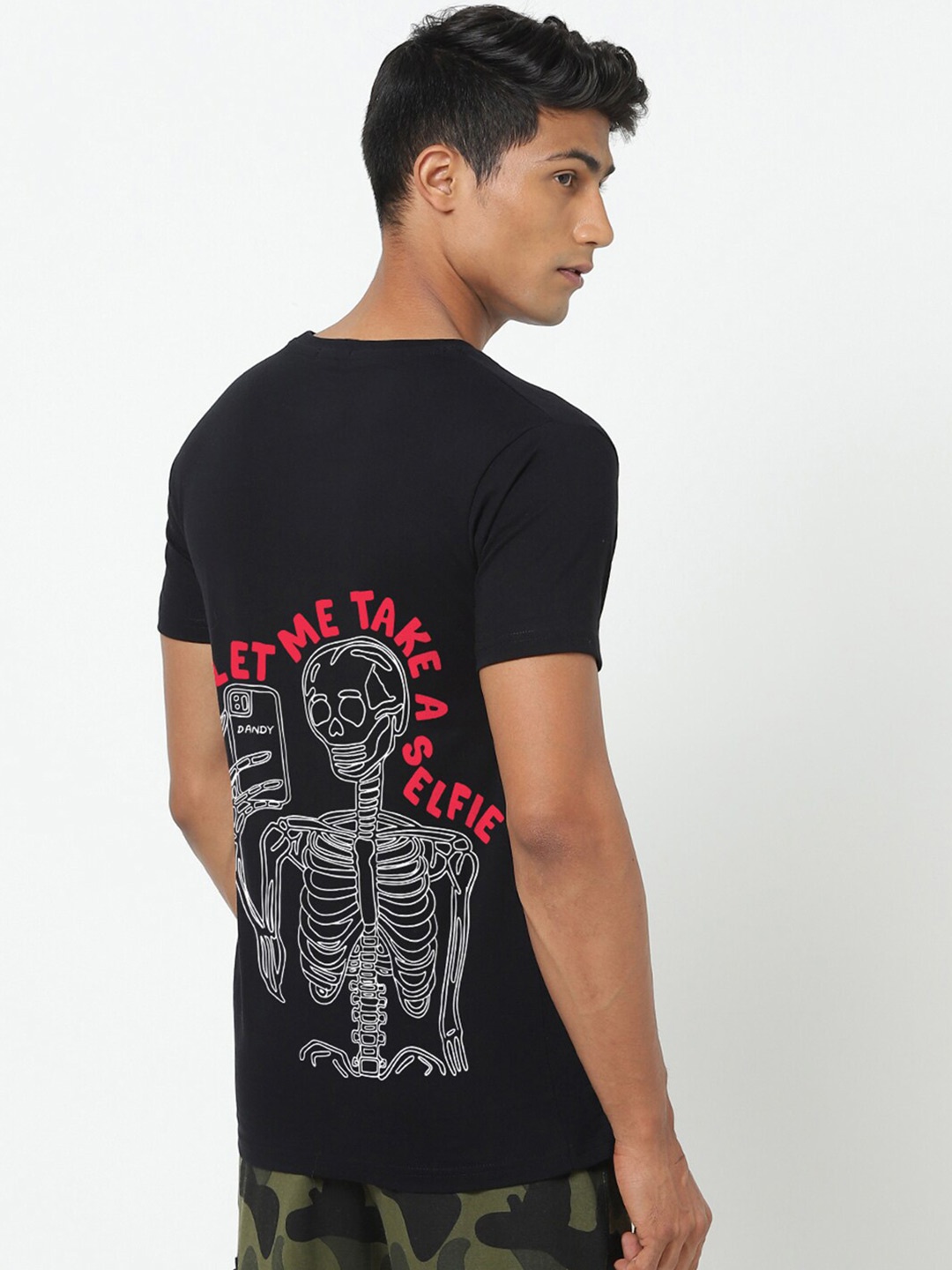 

Bewakoof Let Me Take a Selfie Graphic Printed Cotton T-shirt, Black