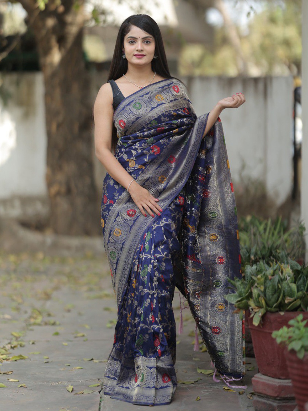 

VEERAX Ethnic Motifs Zari Pure Silk Khadi Saree, Blue