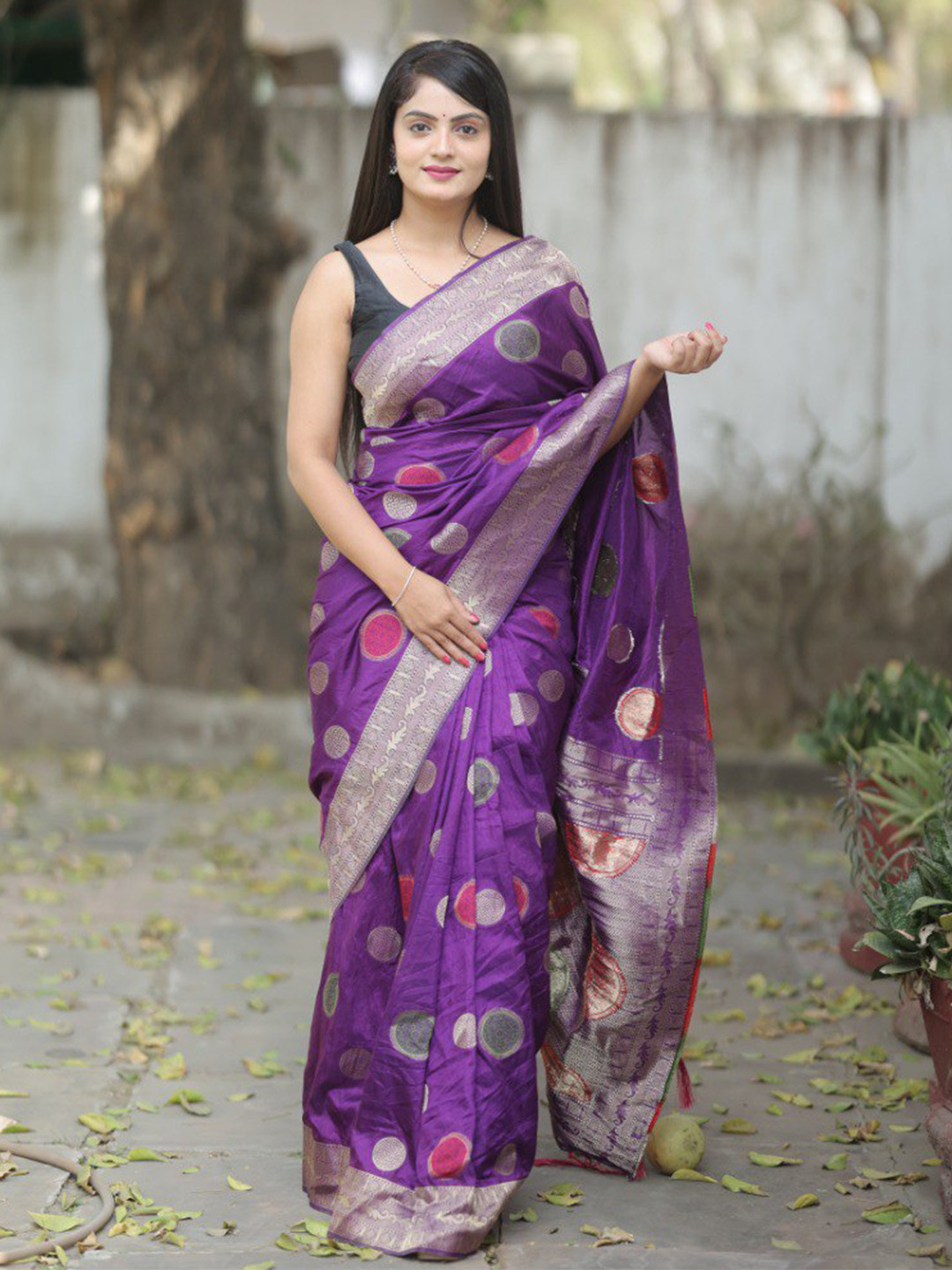 

VEERAX Ethnic Motifs Woven Design Pure Silk Saree, Purple