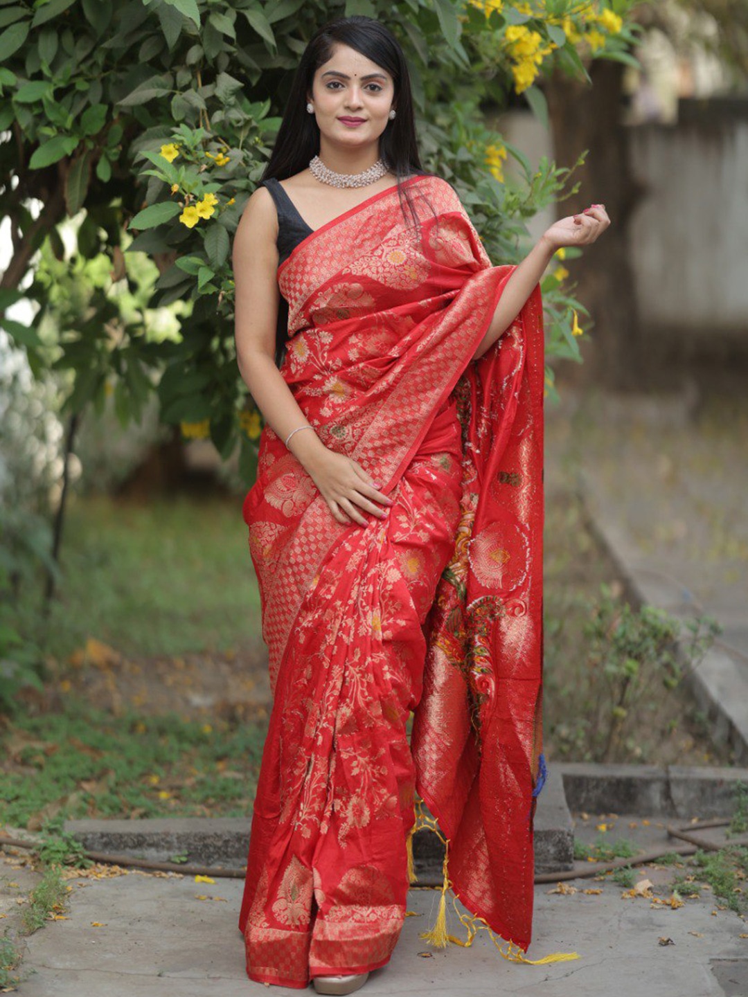

VEERAX Ethnic Motifs Woven Design Pure Silk Saree, Red