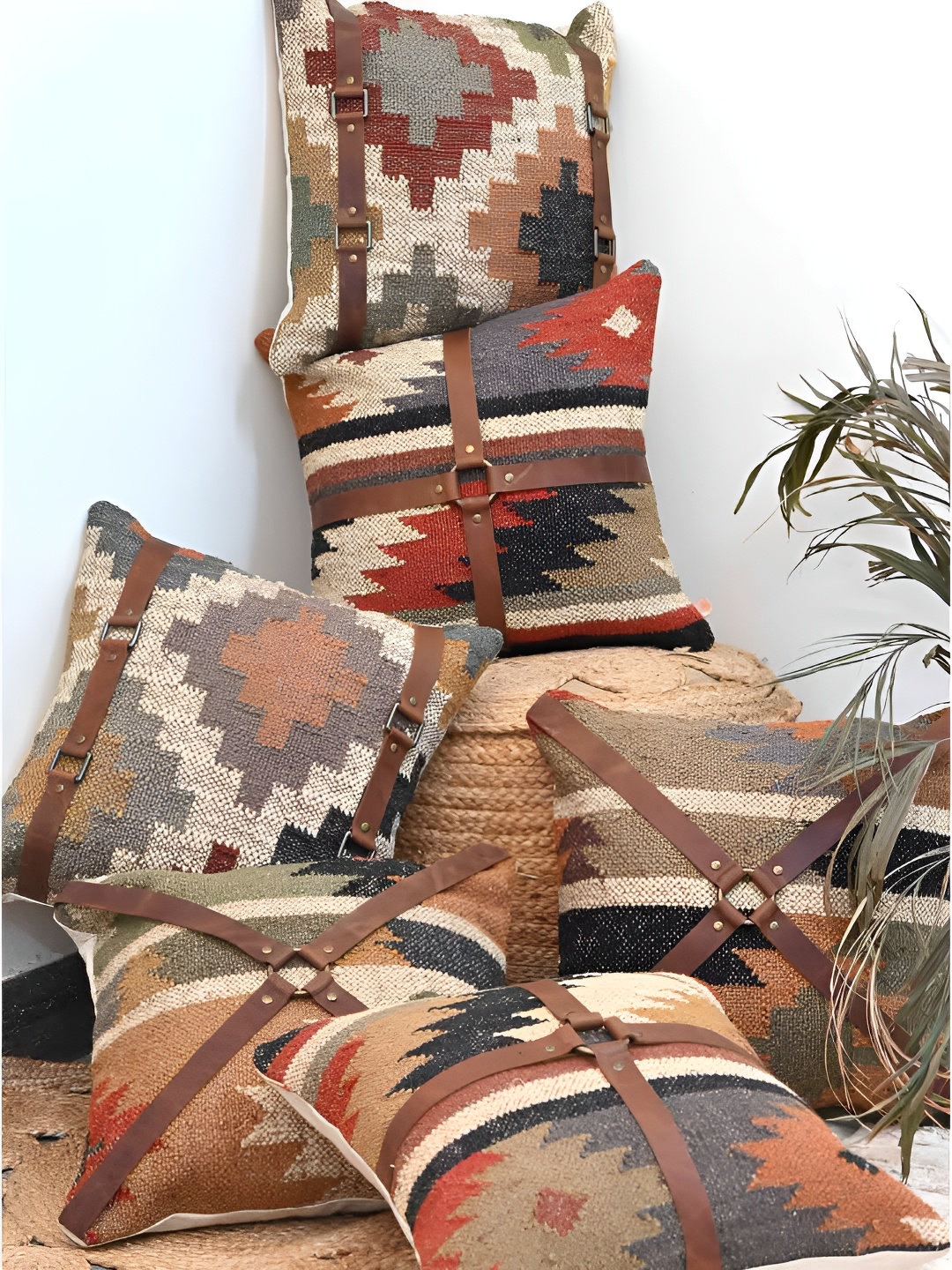 

Art Avenue Blue & Red Ethnic Motifs Woollen Square Cushion Cover