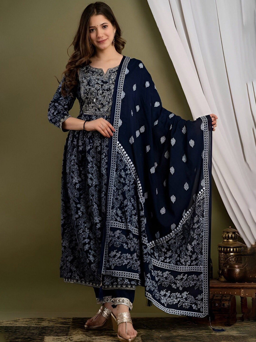 

BAESD Floral Printed Round Neck Regular Thread Work Kurta With Trousers & Dupatta, Blue