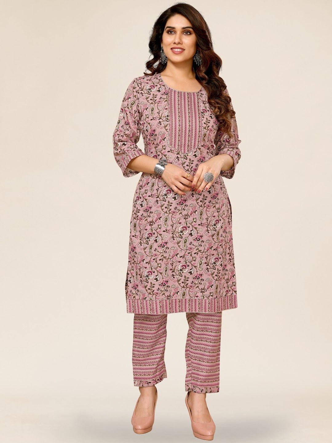 

TITANIUM SILK INDUSTRIES PVT. LTD. Floral Printed Straight Kurta with Trousers, Pink