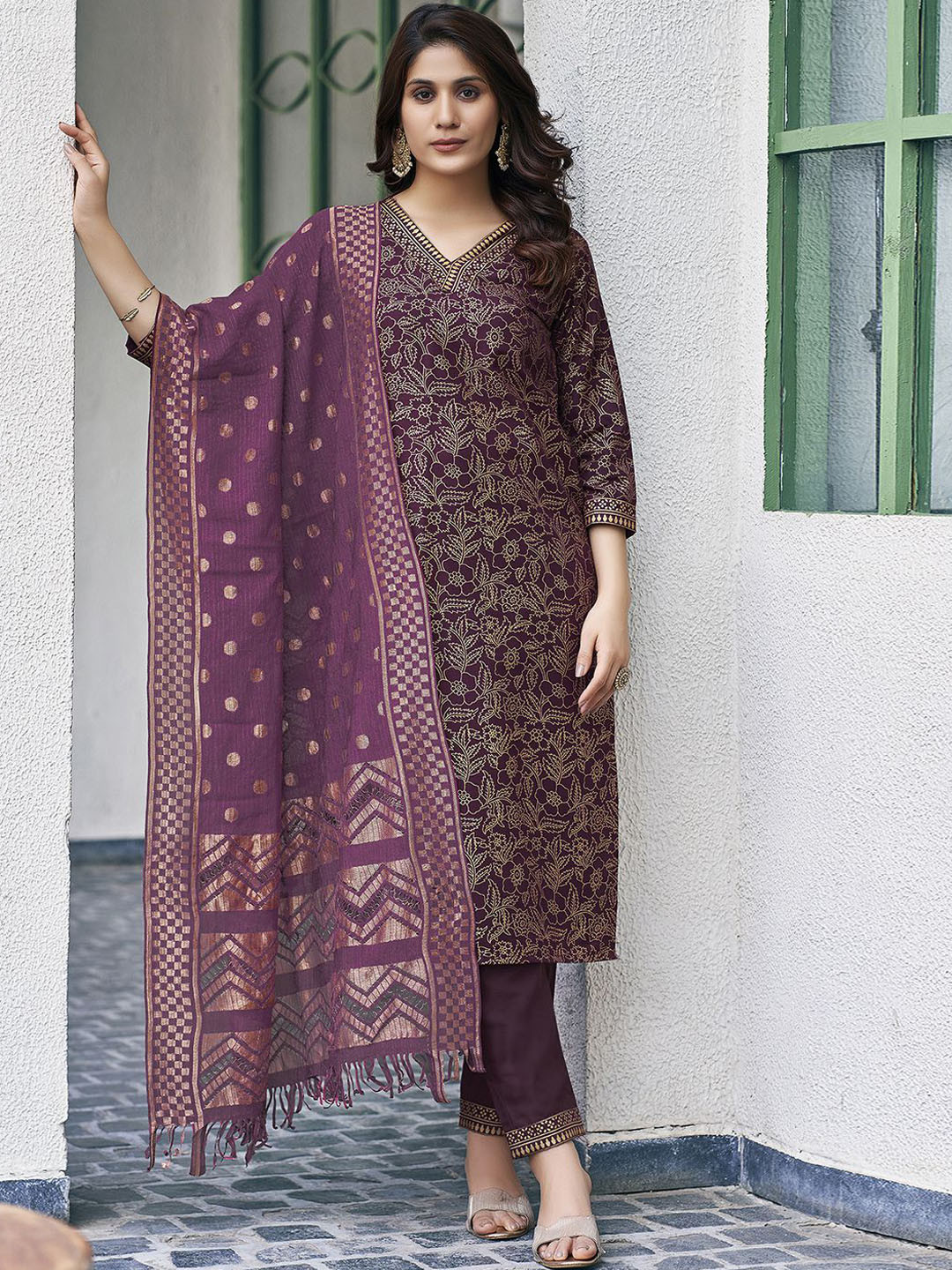 

SKYLEE Purple Floral Printed Regular Gotta Patti Kurta with Trousers & Dupatta