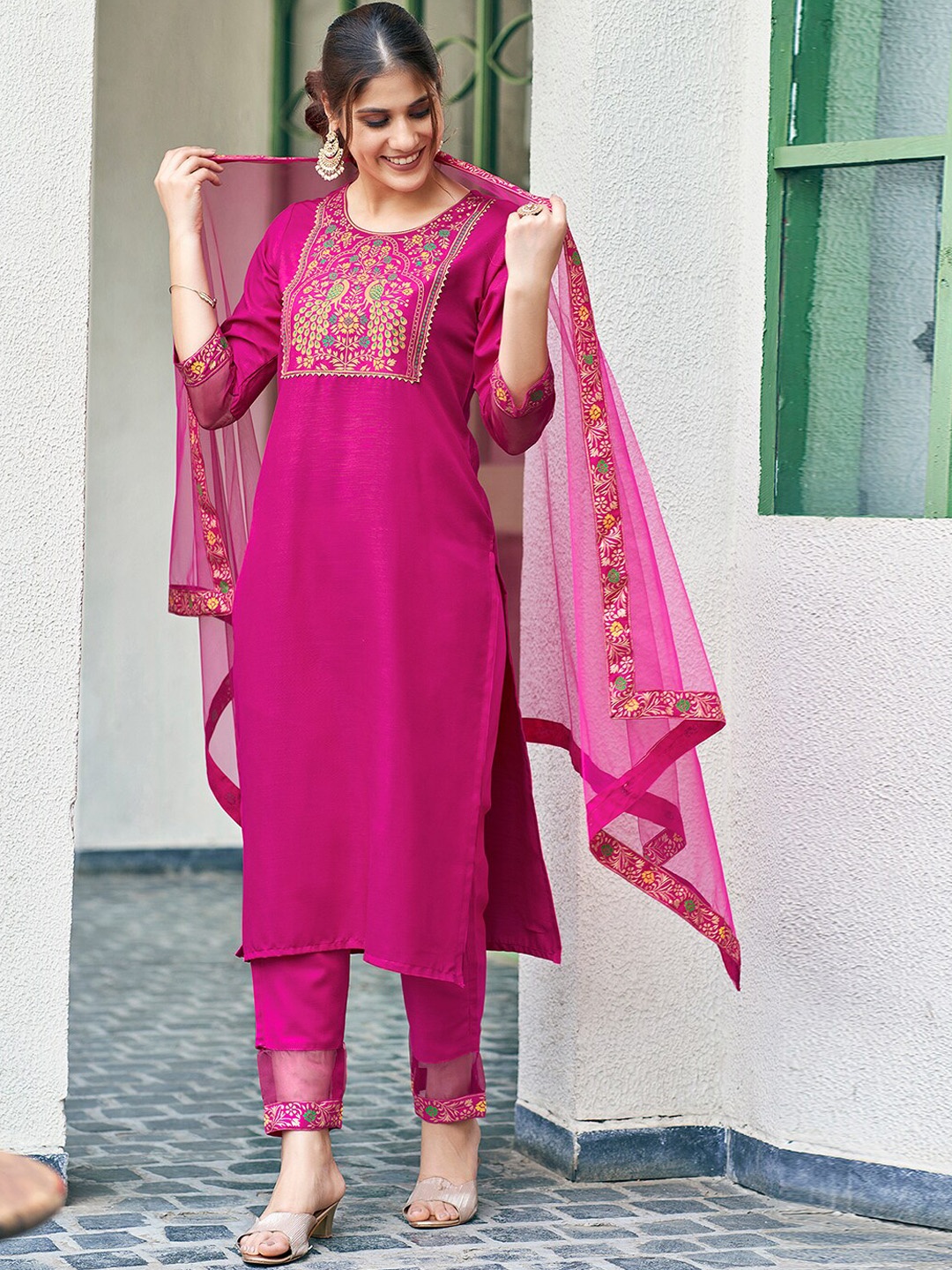 

SKYLEE Pink Ethnic Motifs Printed Regular Gotta Patti Kurta with Trousers & Dupatta