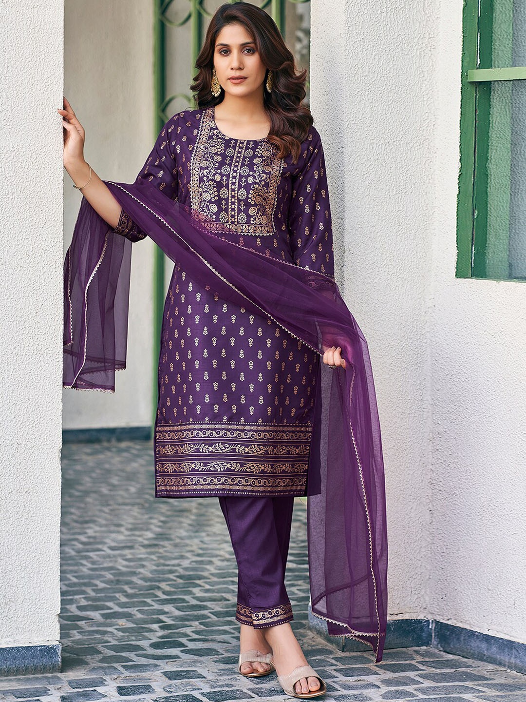 

SKYLEE Purple Floral Printed Regular Gotta Patti Kurta with Trousers & Dupatta