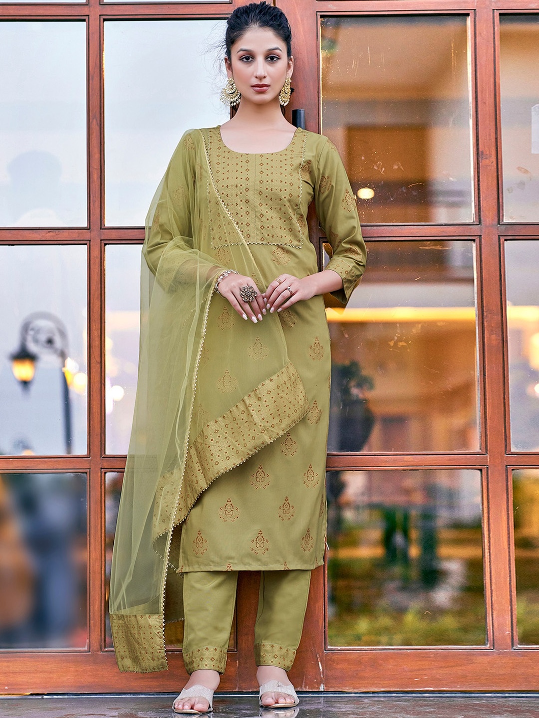 

SKYLEE Kakhi Floral Printed Regular Kurta with Trousers & With Dupatta, Khaki