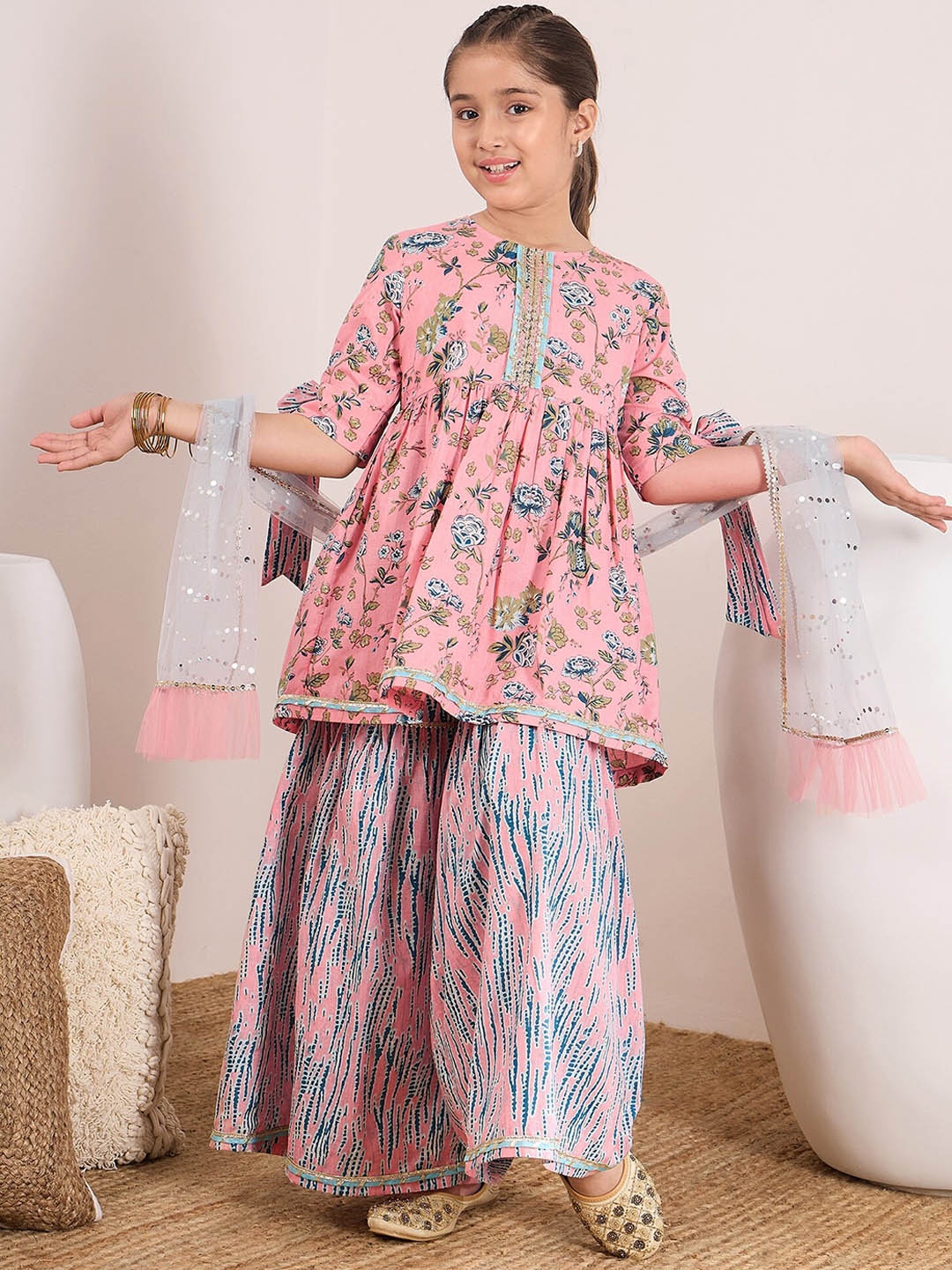 

pspeaches Girls Ethnic Motifs Printed Empire Kurta with Sharara & With Dupatta, Peach