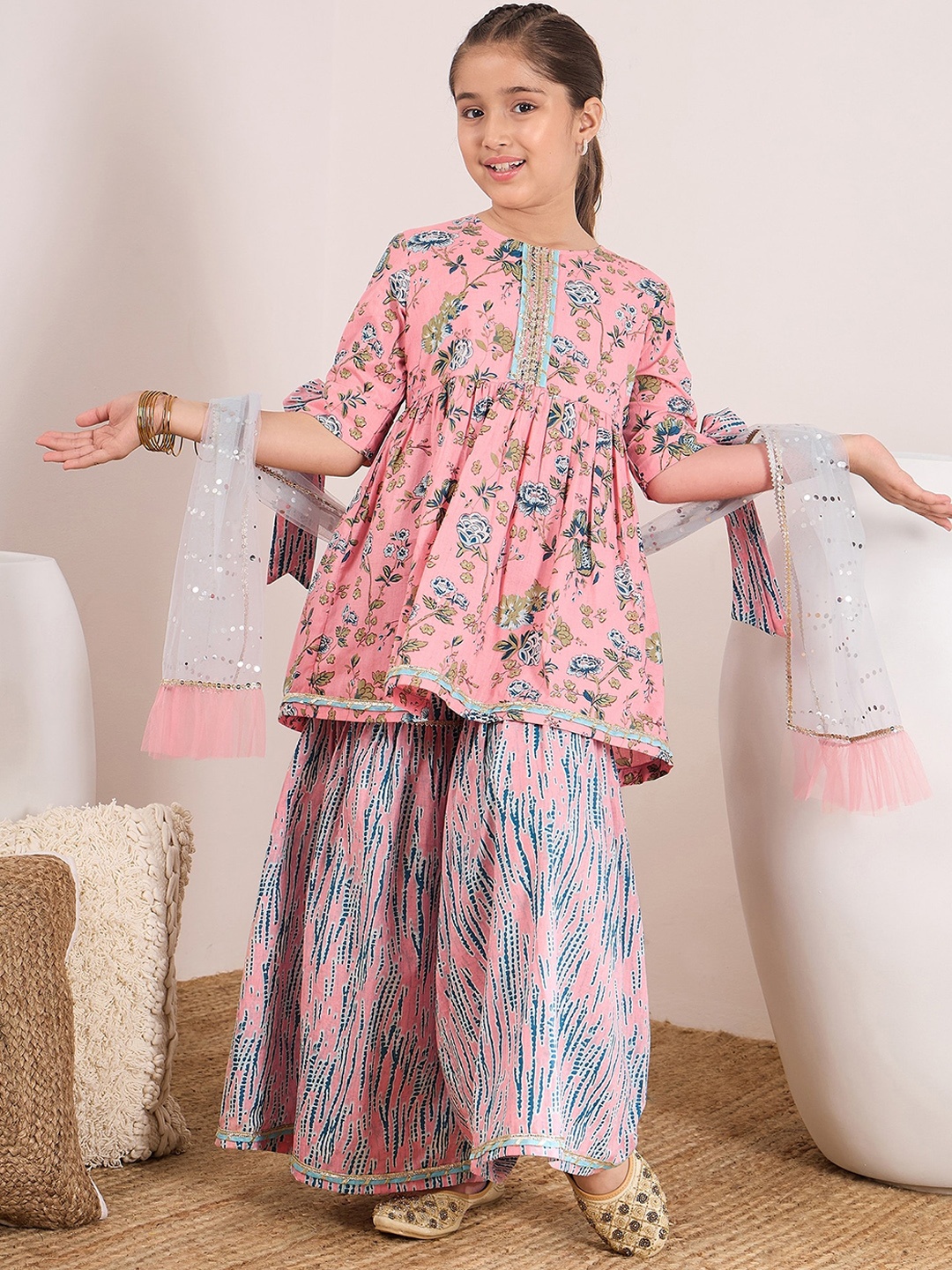 

pspeaches Girls Ethnic Motifs Printed Empire Kurta with Sharara & With Dupatta, Peach