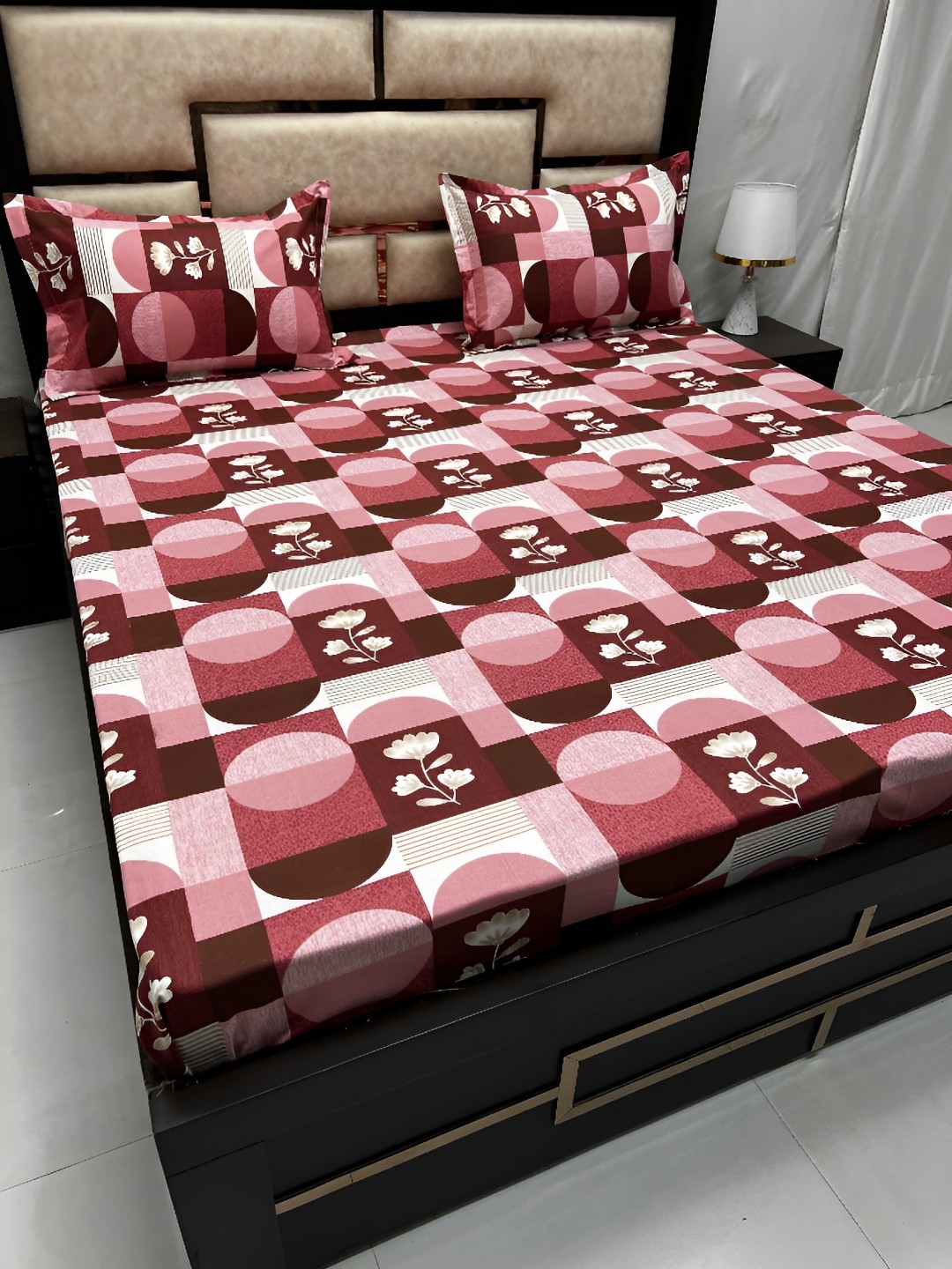 

Pure Decor Maroon & White Floral Cotton 250 TC Queen Bedsheet with 2 Pillow Covers