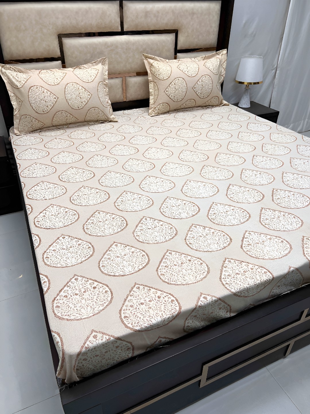 

Pure Decor Cream & Brown Geometric 250 TC Queen Bedsheet with 2 Pillow Covers