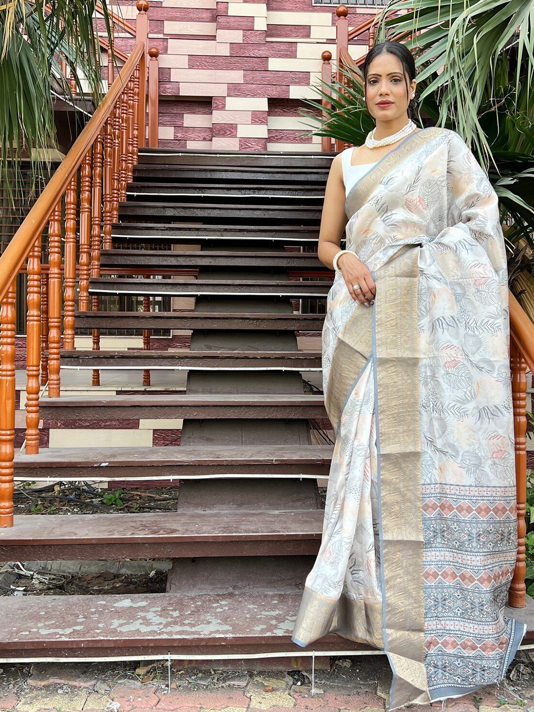 

PHEASANT Floral Printed Woven Design Jacquard Art Silk Saree, Grey