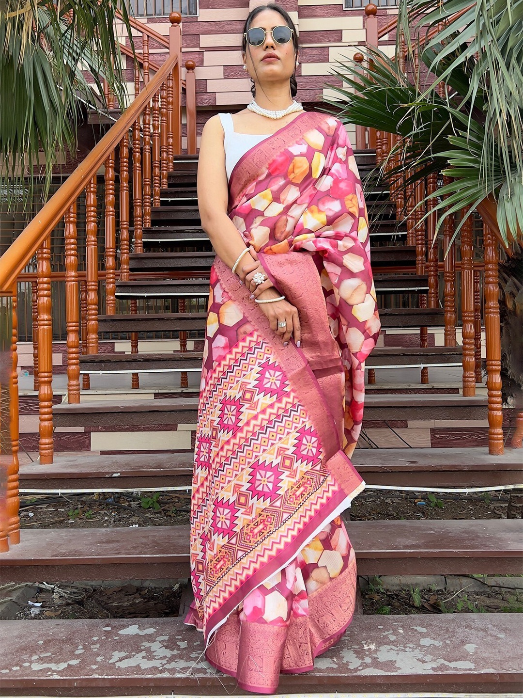 

PHEASANT Geometric Printed Woven Design Jacquard Art Silk Saree, Pink