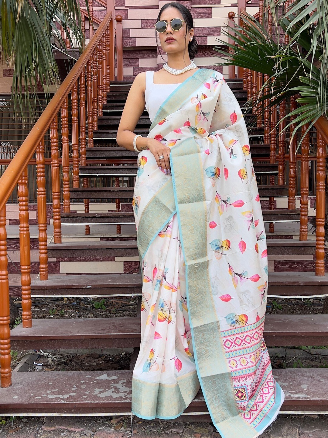 

PHEASANT Floral Printed Woven Design Jacquard Art Silk Saree, White