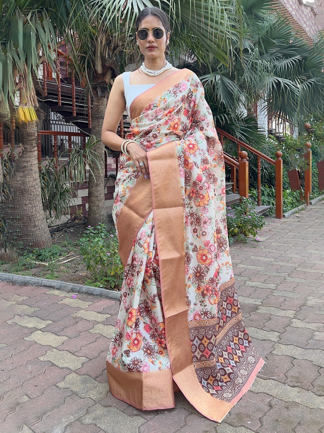 

PHEASANT Floral Printed Woven Design Jacquard Art Silk Saree, Peach