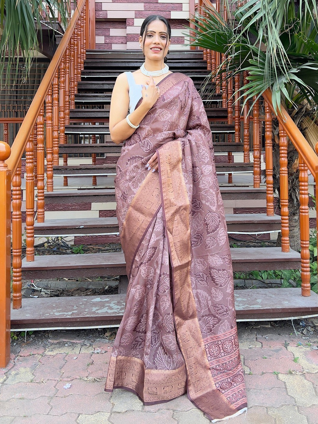 

PHEASANT Floral Woven Design Jacquard Art Silk Saree, Brown