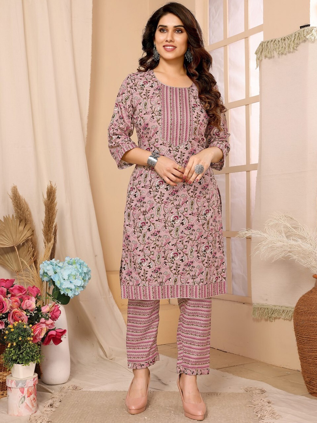 

Titanium Silk Industries Floral Printed Straight Kurta with Trousers, Pink