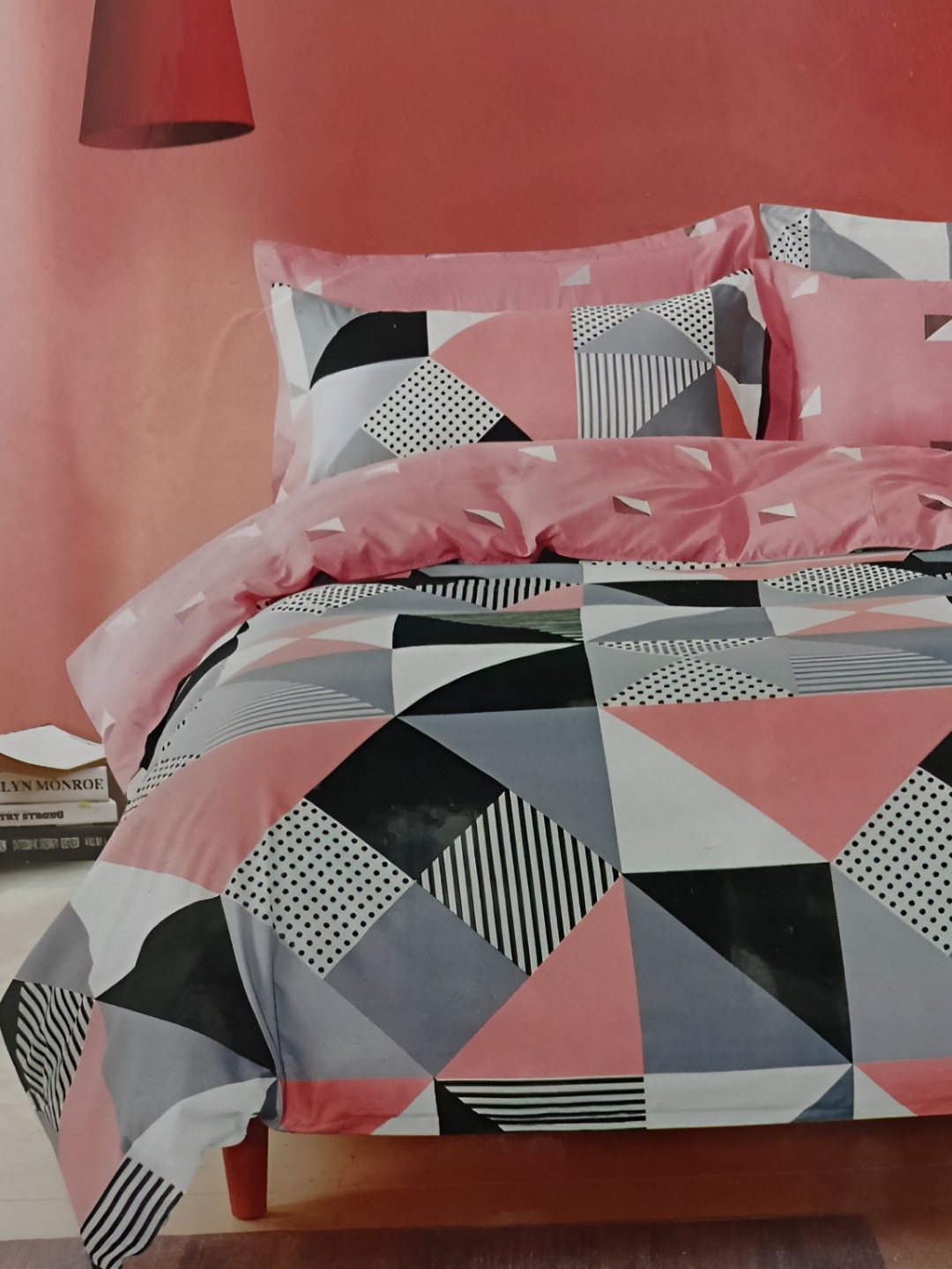

Signature Pink & Grey Geometric 144 TC Microfiber Queen Bedsheet with 2 Pillow Covers