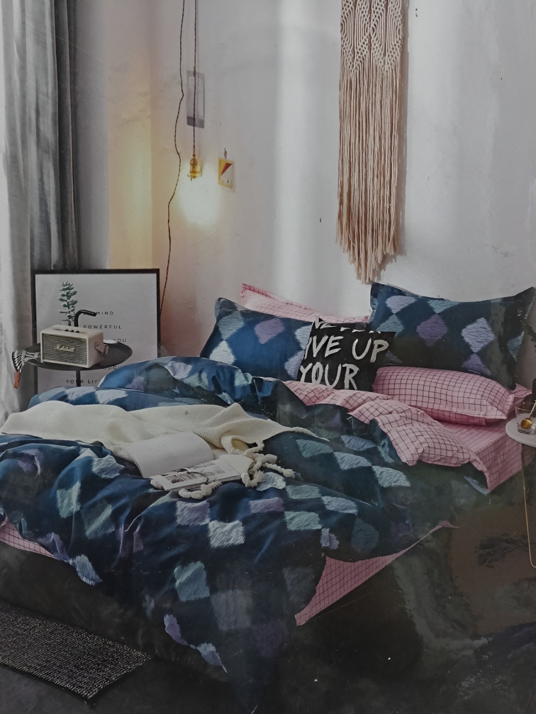 

Signature Blue & White Geometric 144 TC Queen Bedsheet with 2 Pillow Covers
