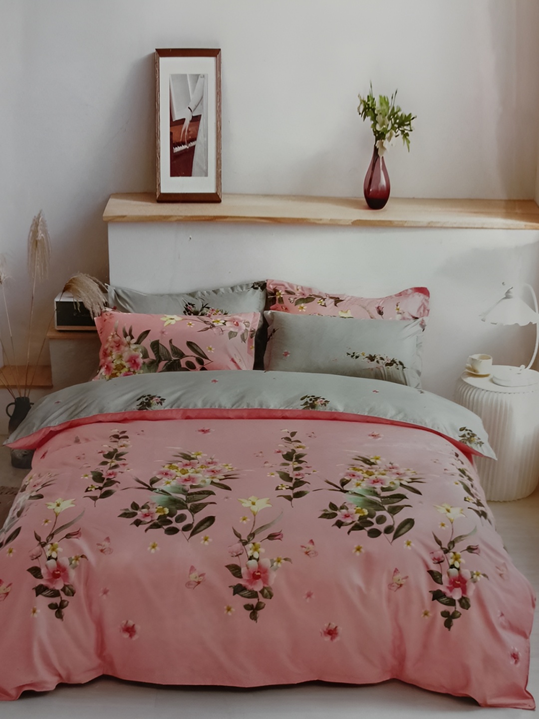 

Signature Pink & Black Floral 144 TC Queen Bedsheet with 2 Pillow Covers