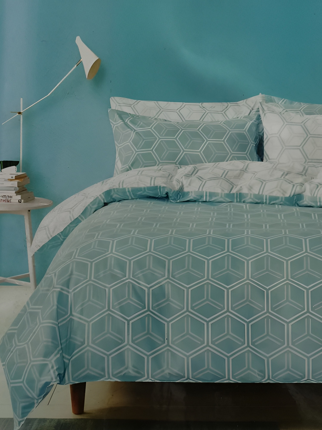 

Signature Blue & Grey Floral 144 TC Queen Bedsheet with 2 Pillow Covers