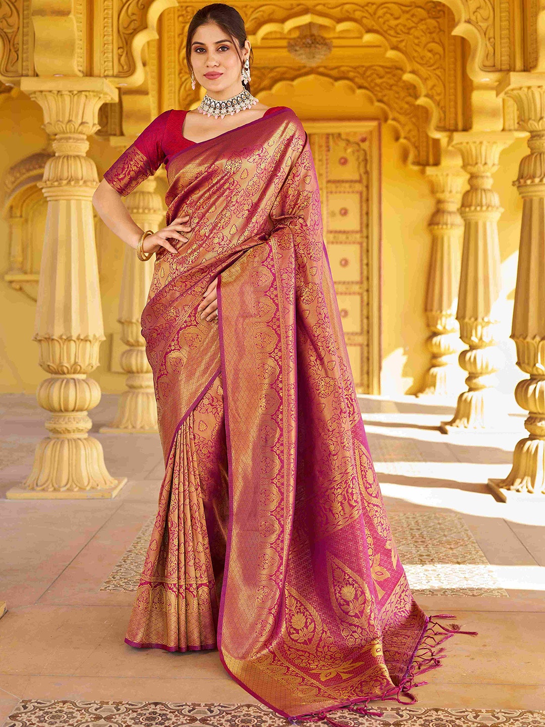 

SWORNOF Floral Woven Design Zari Saree, Purple