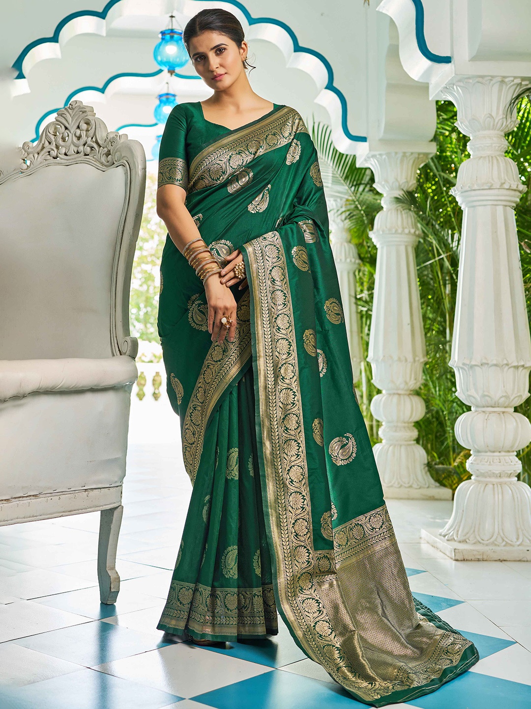 

SWORNOF Ethnic Motifs Woven Design Zari Saree, Green