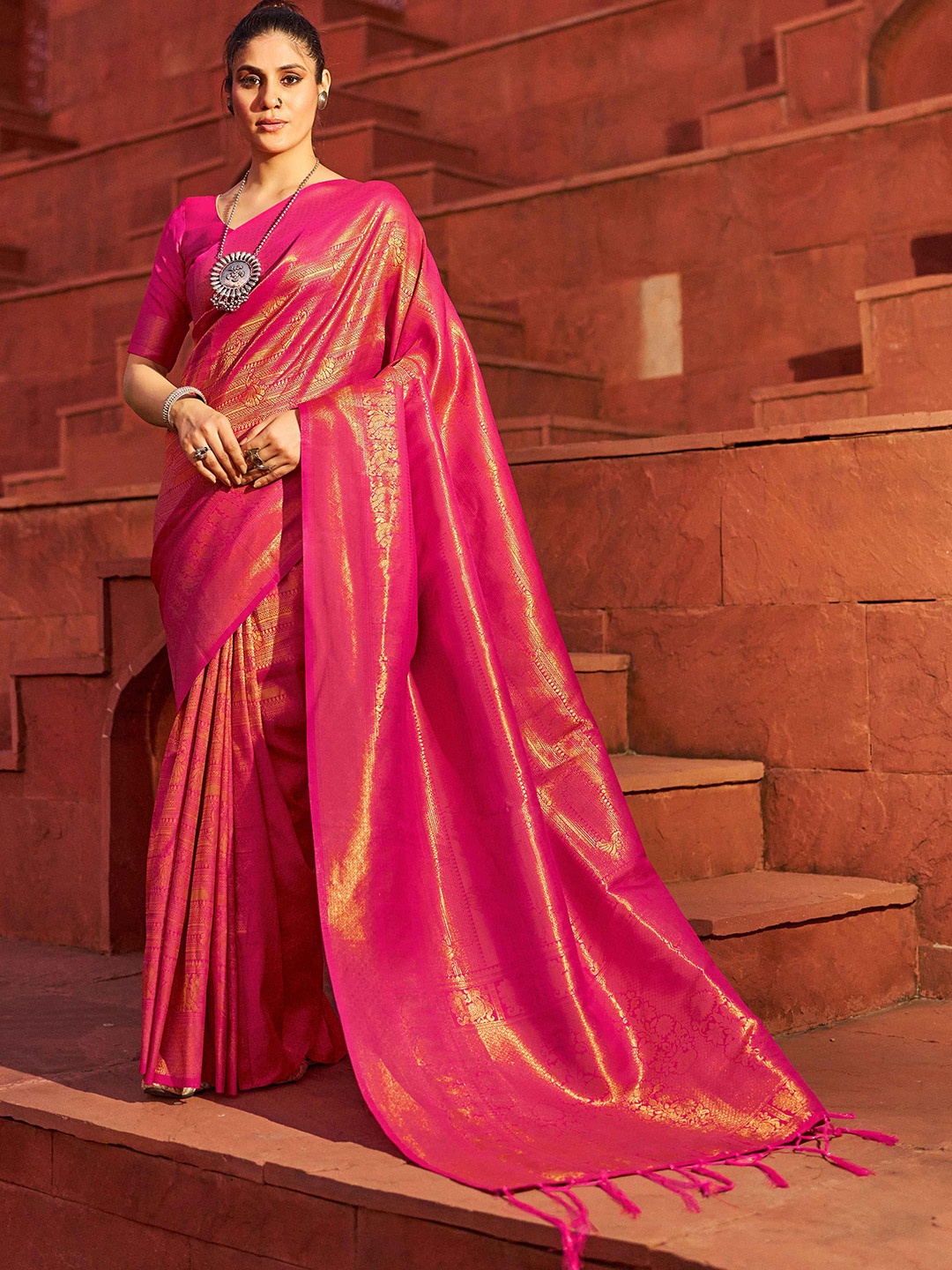 

SWORNOF Ethnic Motifs Woven Design Zari Saree, Pink