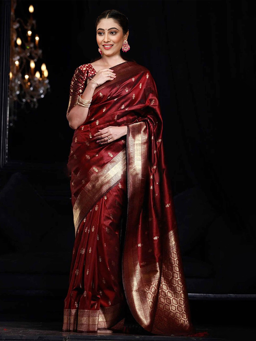 

SWORNOF Ethnic Motifs Woven Design Zari Saree, Maroon