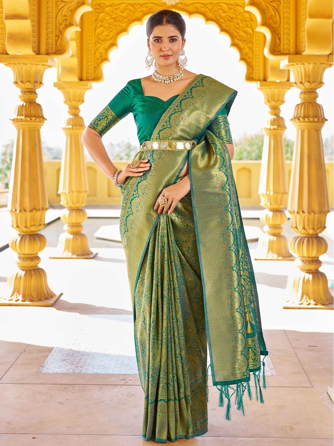 

SWORNOF Ethnic Motifs Woven Design Zari Saree, Green