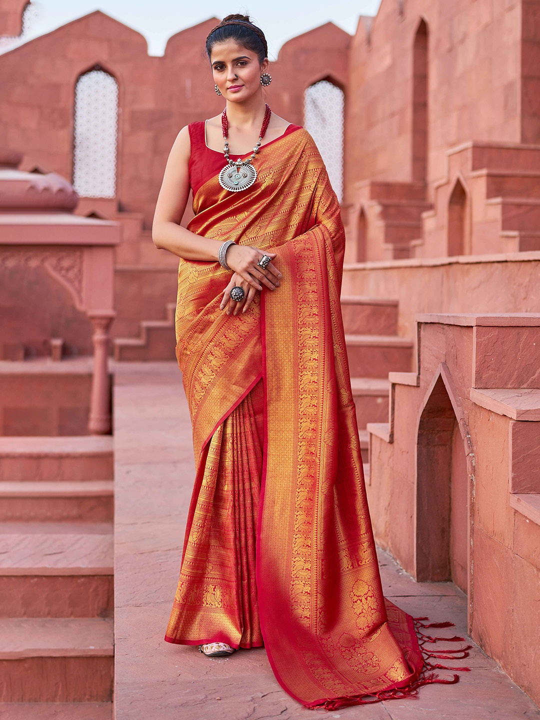 

SWORNOF Ethnic Motifs Woven Design Zari Saree, Red