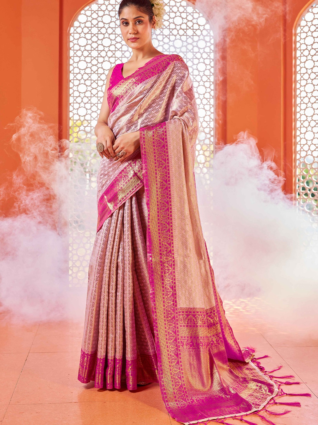 

SWORNOF Ethnic Motifs Zari Saree, Pink