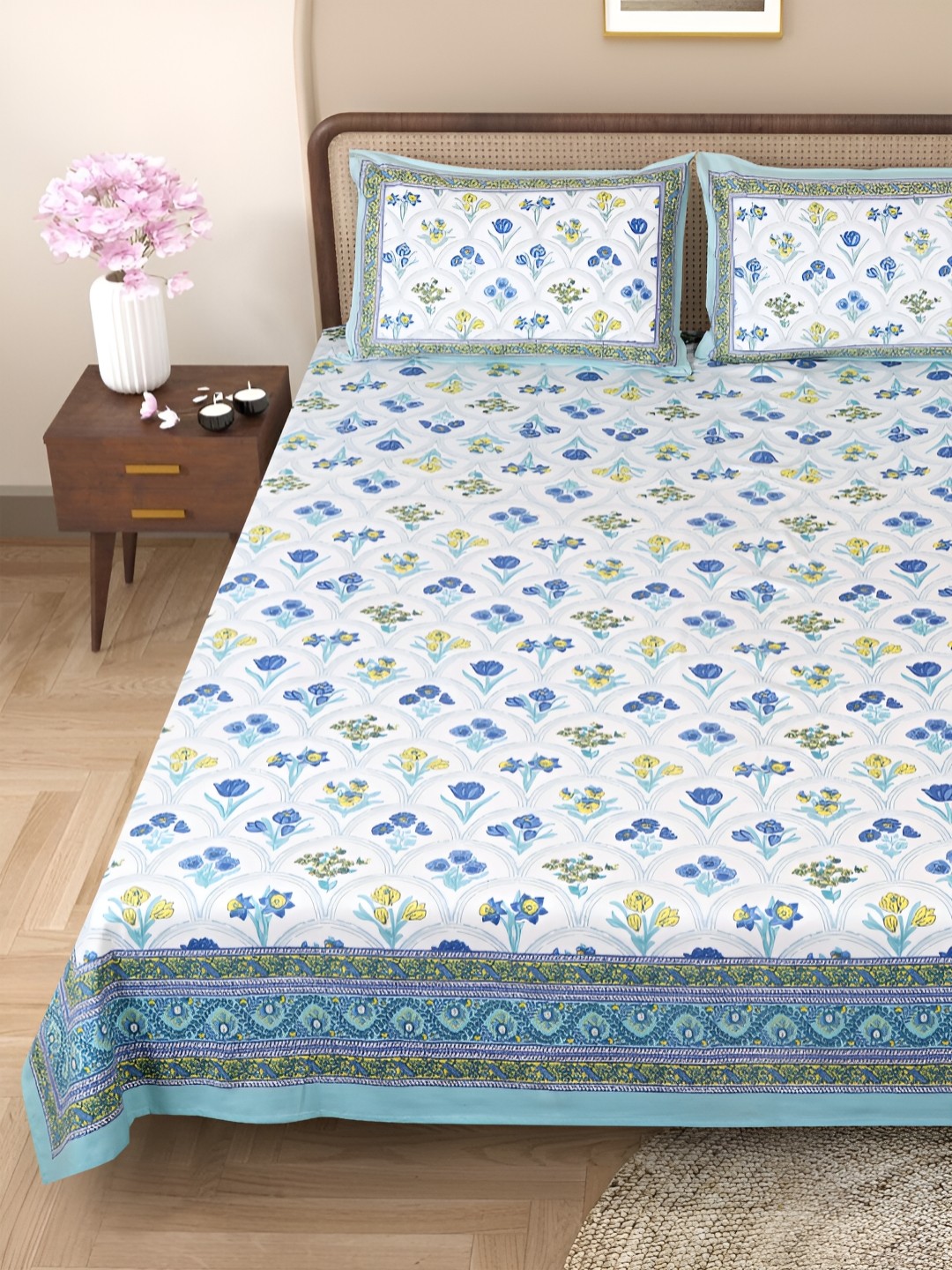 

ROMEE Blue & White Floral Printed 220 TC Pure Cotton King Bedsheet with 2 Pillow Covers