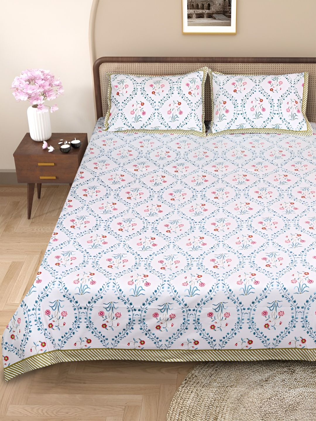 

ROMEE Ethnic Motifs Print Pure Cotton King Bedsheet with 2 Pillow Covers, White