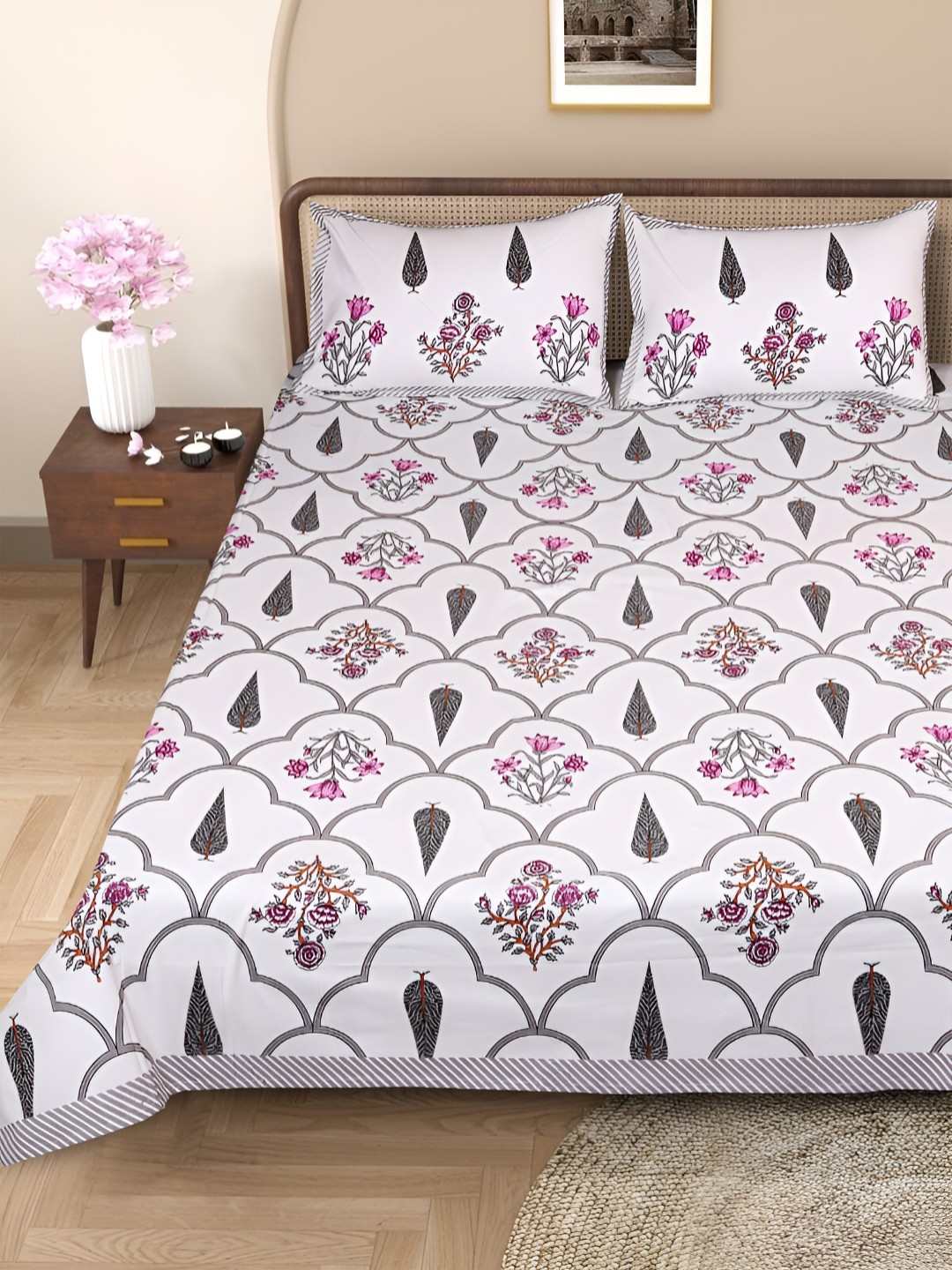 

ROMEE Grey & White Ethnic Print 220 TC Pure Cotton King Bedsheet with 2 Pillow Covers