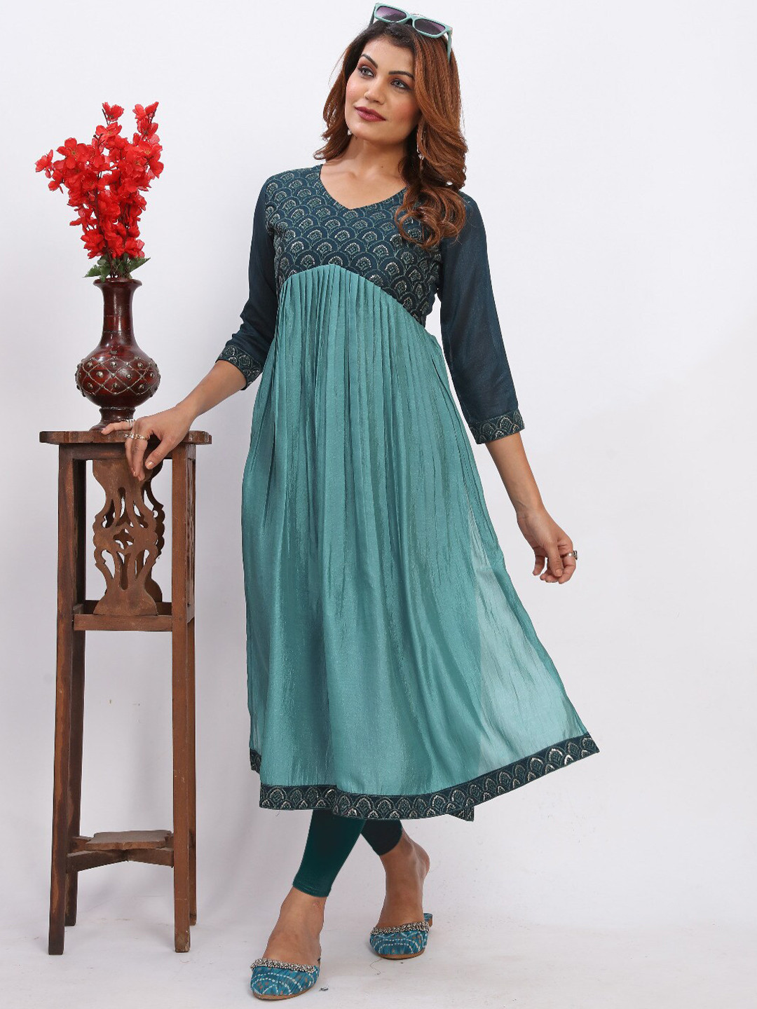 

HETVI CREATION Ethnic Motifs Embroidered Anarkali Kurta, Blue