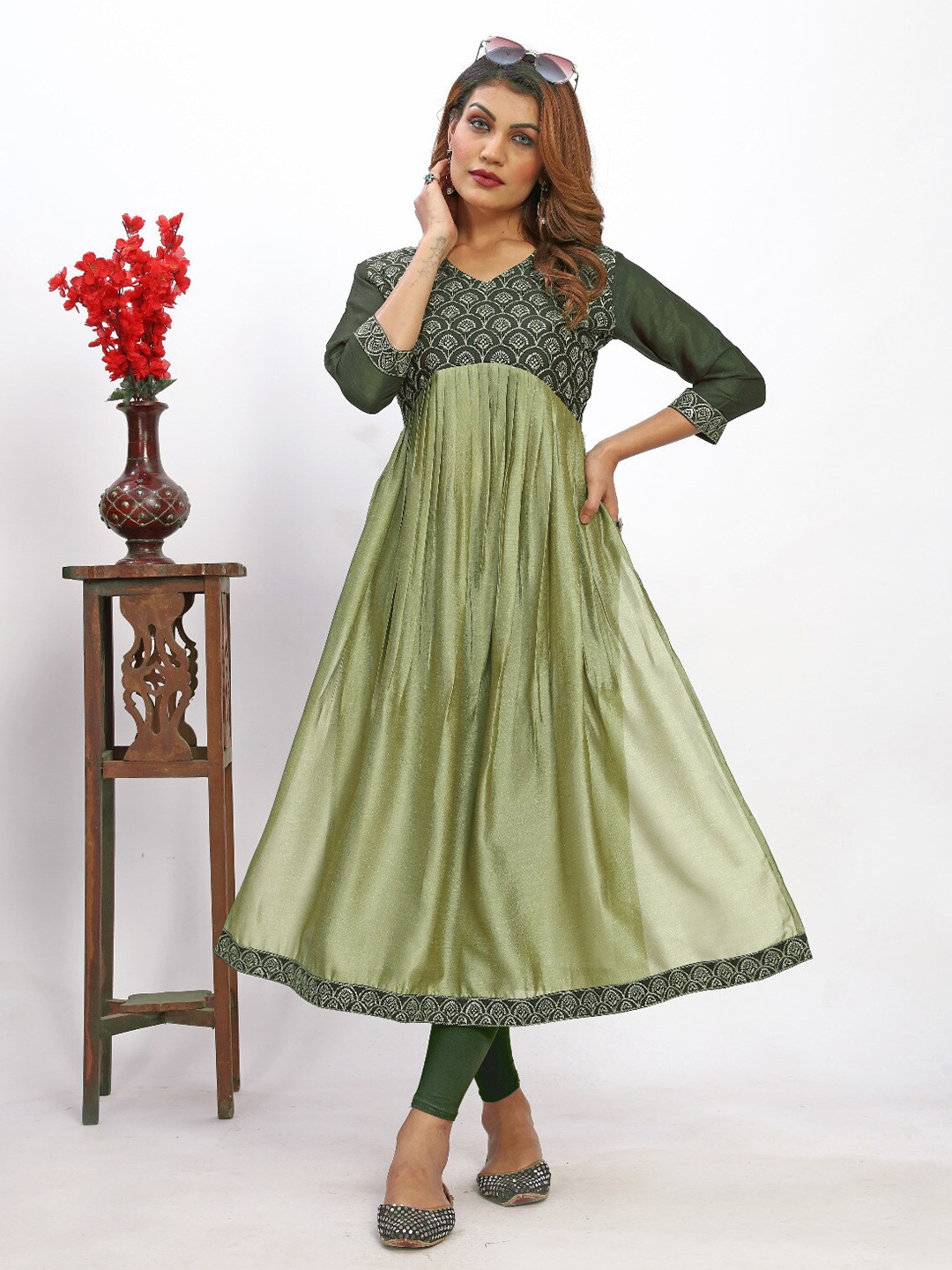 

HETVI CREATION Ethnic Motifs Embroidered Anarkali Kurta, Green