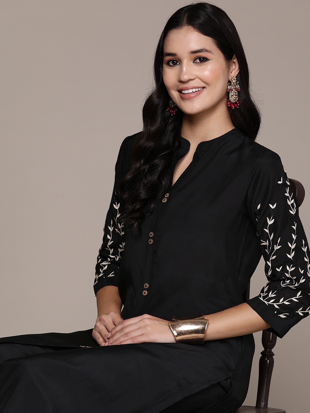 

Readiprint Women Floral Embroidered Regular Thread Work Pure Silk Kurta with Palazzos, Black