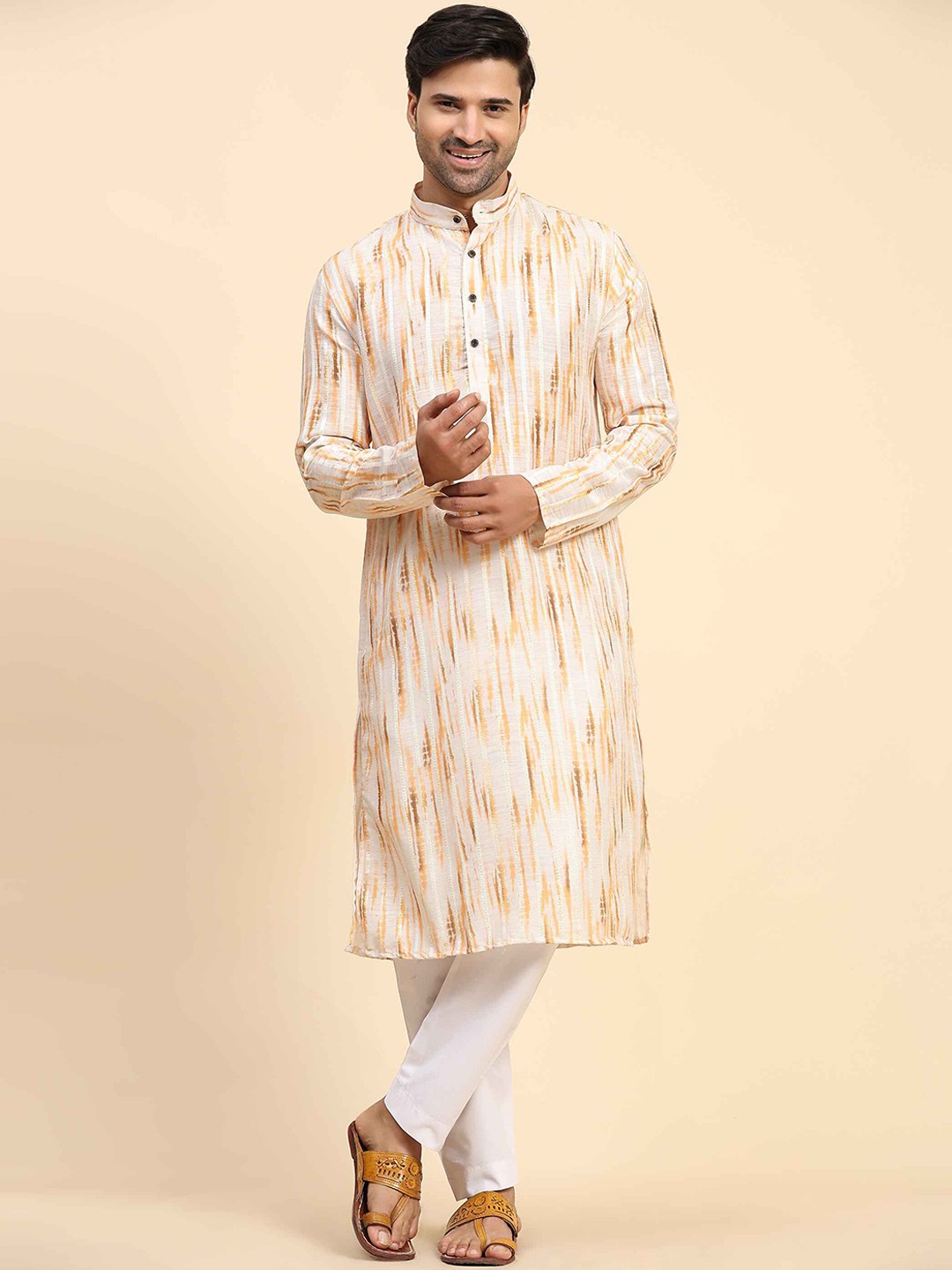 

Koshin Abstract Printed Straight Mandarin Collar Cotton Silk Jacquard Kurta, Yellow