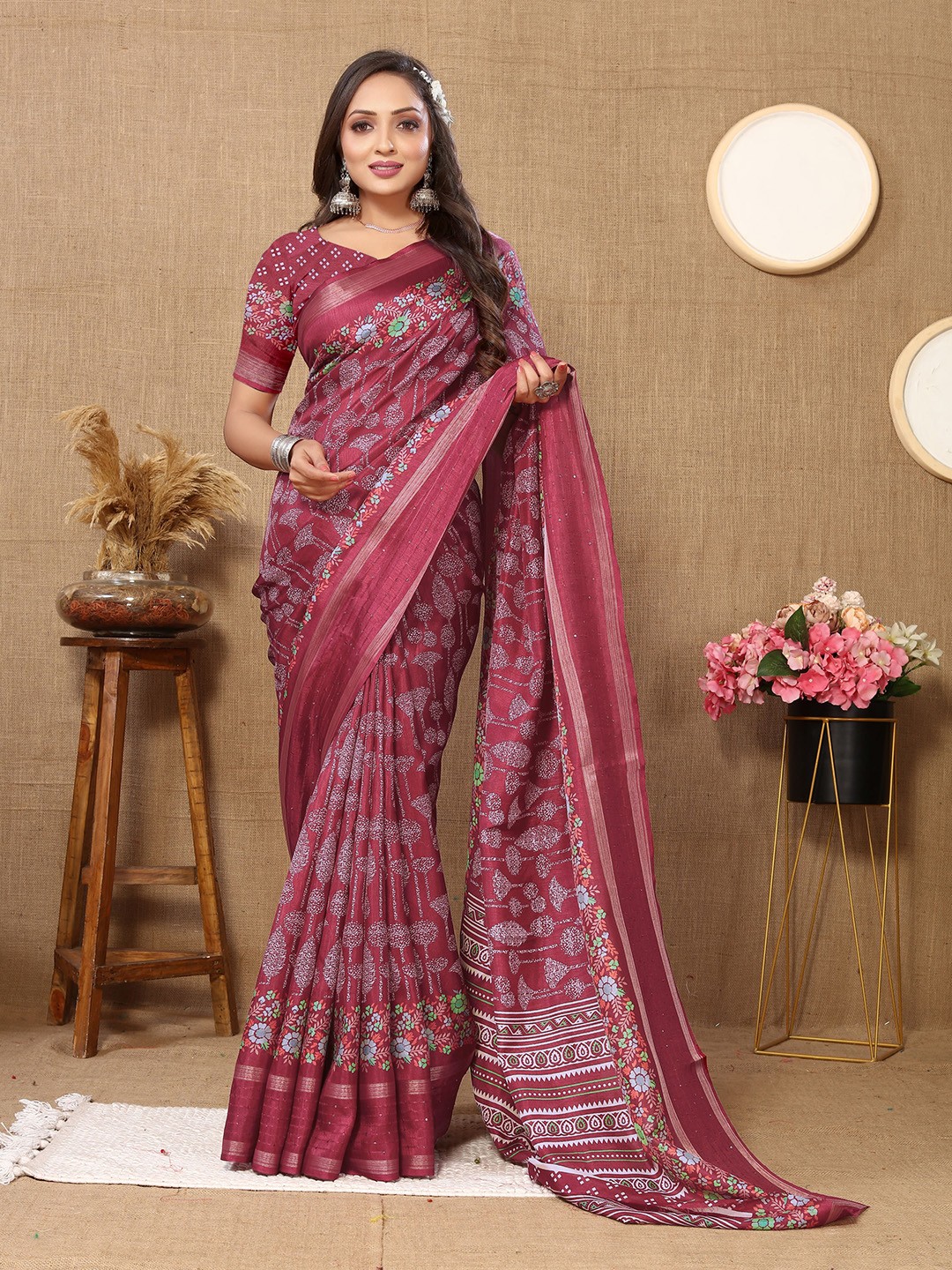 

V3 FASHION STUDIO Floral Sequinned Banarasi Saree, Maroon