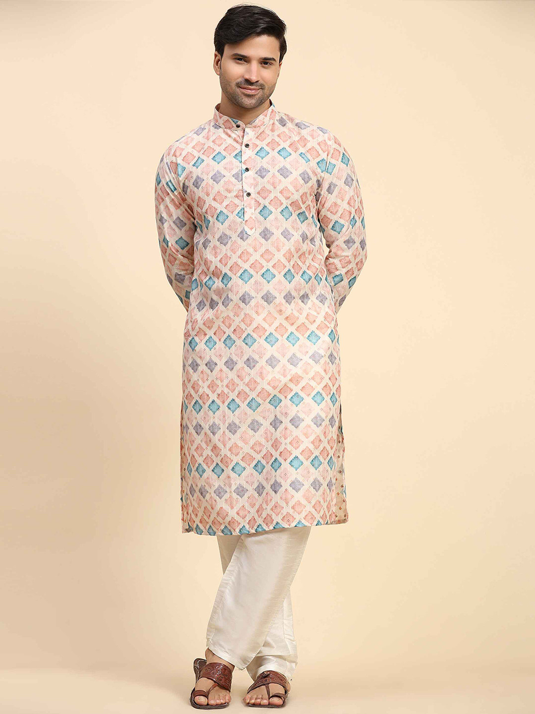 

Cult Indie Geometric Woven Design Mandarin Collar Sequinned Jacquard Cotton Silk Kurta, Beige