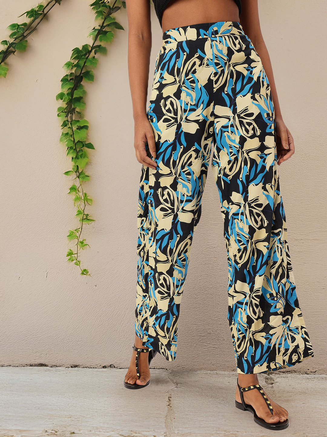 

DressBerry Women All Over The Place Mighty Florals Wide Leg Flared Trousers, Black