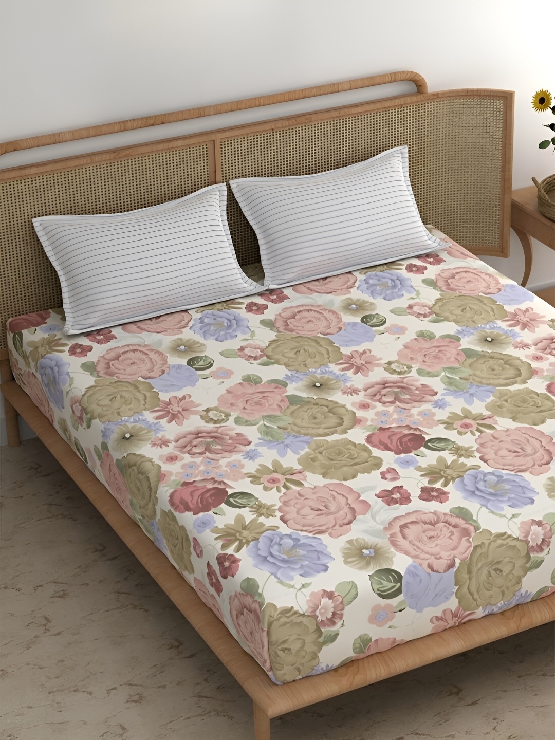 

Srijee Decors Beige & White Floral 210 TC King Bedsheet with 2 Pillow Covers