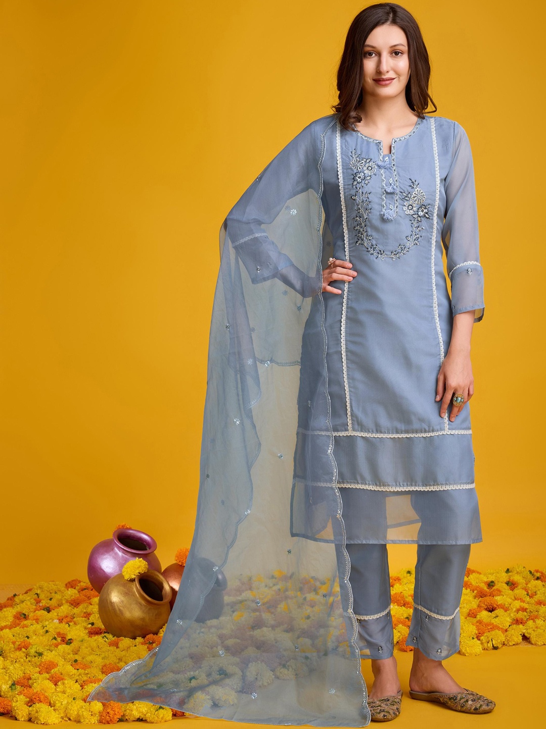 

VASTRA-THE FACTORY STORE Floral Embroidered Regular Gotta Patti Kurta Set, Blue