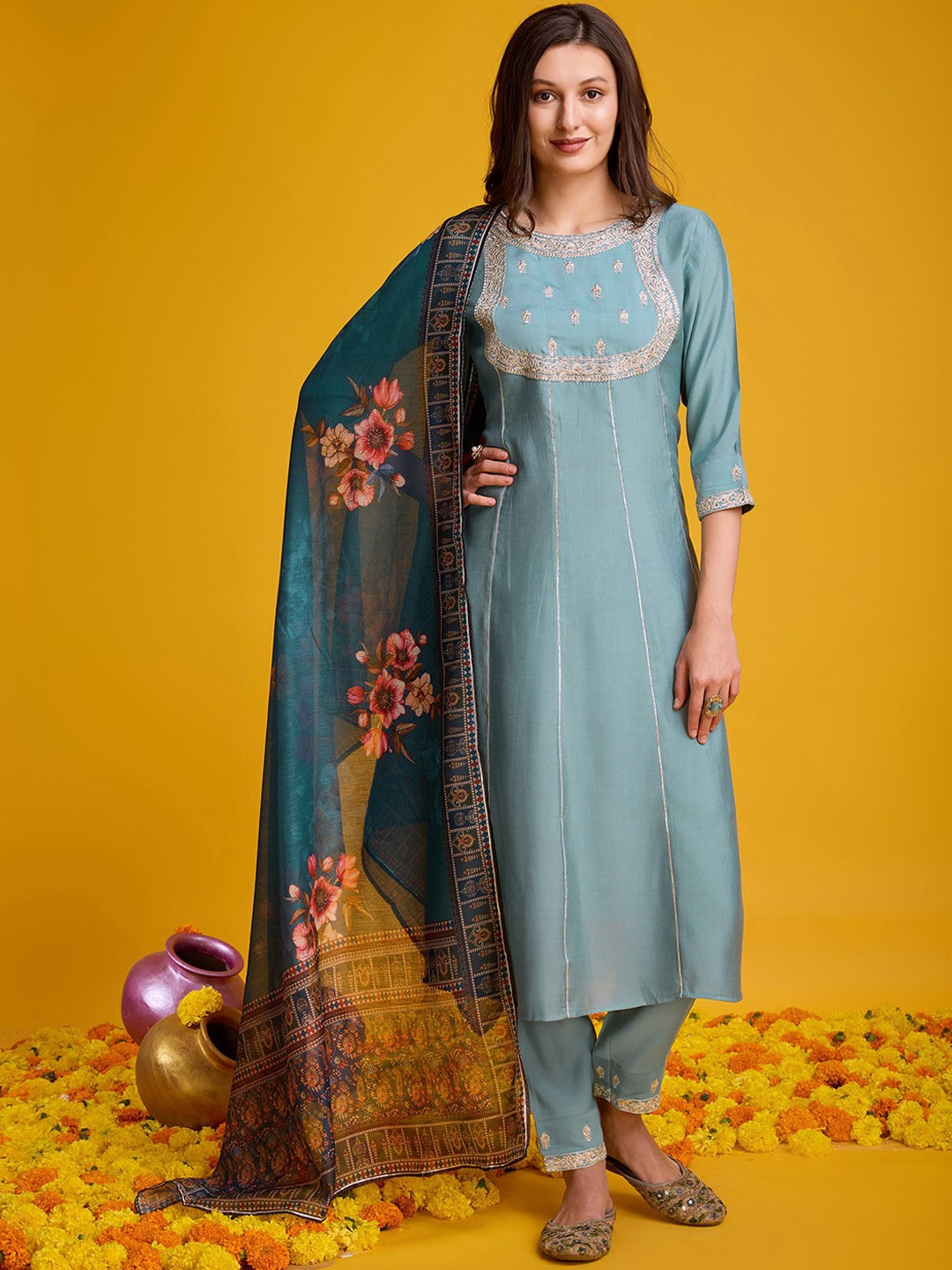 

VASTRA-THE FACTORY STORE Ethnic Motifs Embroidered Regular Kurta Set, Blue