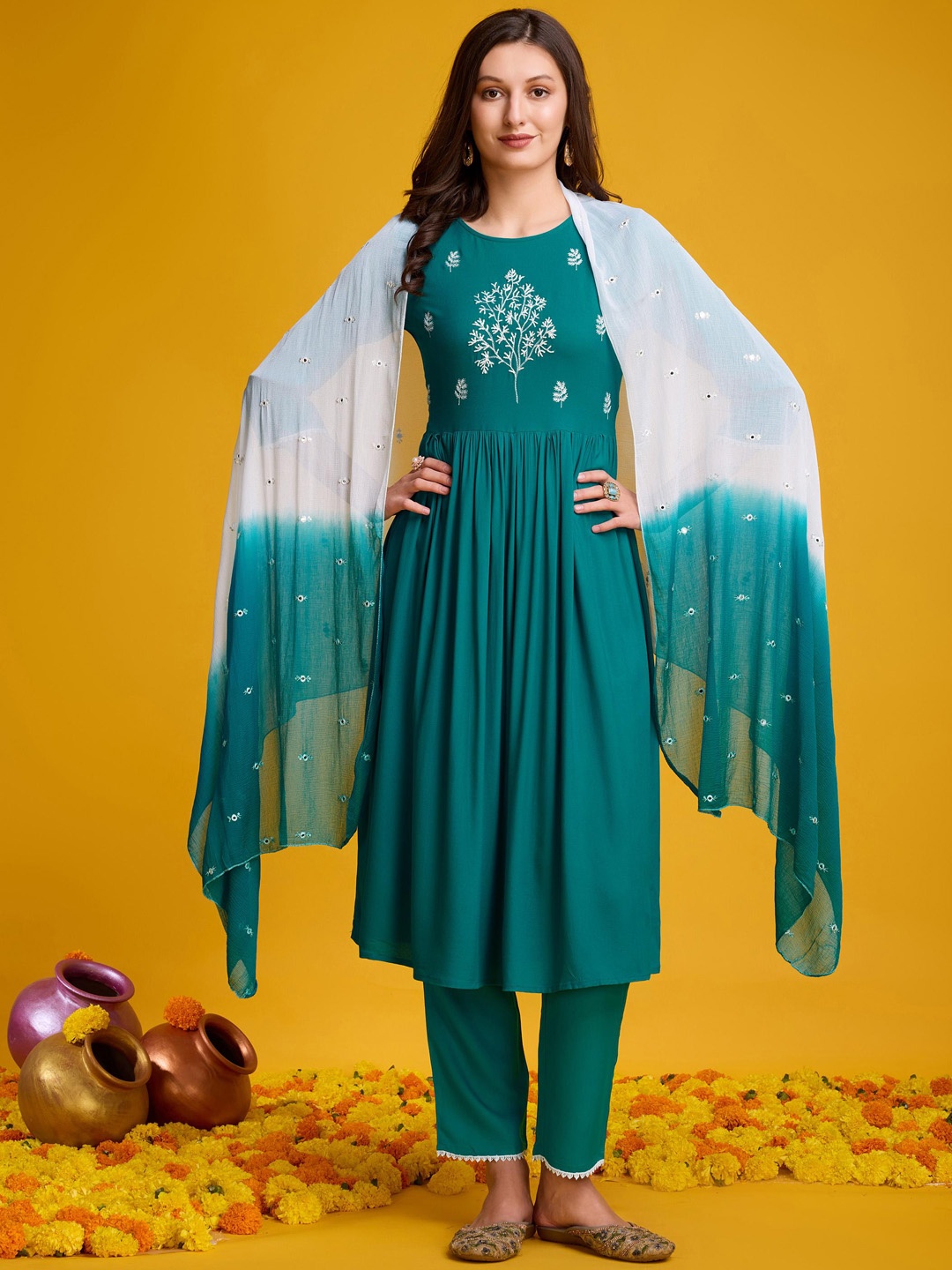 

VASTRA-THE FACTORY STORE Floral Embroidered Empire Kurta with Trousers & With Dupatta, Green